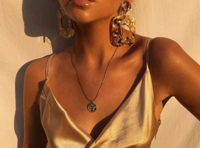 Як підібрати прикрасу до сукні? Як підібрати прикрасу до сукні?