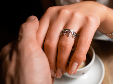 Як правильно носити каблучку корону? Як правильно носити каблучку корону?