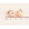Серьги Xuping цвет Позолота 18K английский замок "Ромбовый узор из белой керамики с кристаллами" фото №2 Серьги Xuping цвет Позолота 18K английский замок "Ромбовый узор из белой керамики с кристаллами" фото №2
