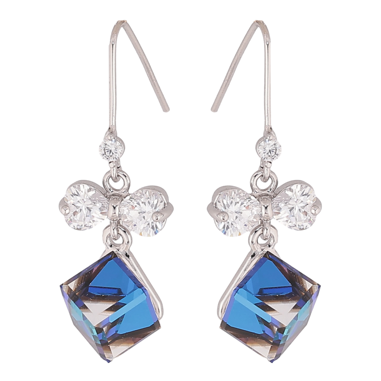 Сережки Xuping колір Родій з кристалами Swarovski французький замок "Кристальні кубики Bermuda Blue з бантами" фото №7 Сережки Xuping колір Родій з кристалами Swarovski французький замок "Кристальні кубики Bermuda Blue з бантами" фото №7