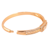 Браслет Xuping колір Позолота 18K "Грецький орнамент з доріжками цирконію та вставкою три кристали" ø 6см фото №4 Браслет Xuping колір Позолота 18K "Грецький орнамент з доріжками цирконію та вставкою три кристали" ø 6см фото №4