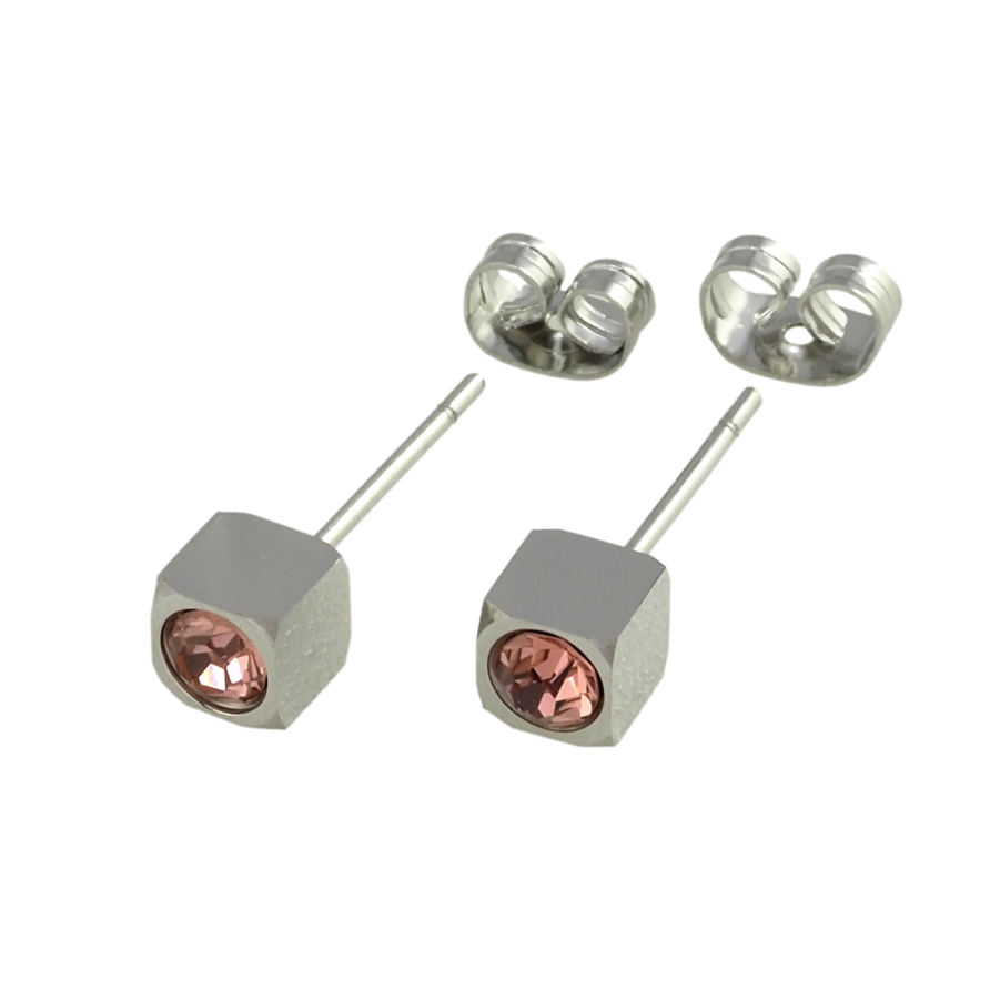 Сережки Xuping TTM Stainless Steel колір Родій пусети Кубики з рожевими фіанітами 5х5мм фото №1