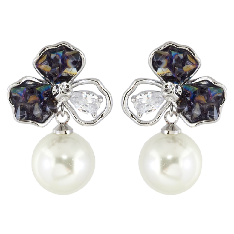 Сережки Xuping JEAN GOUJON Родій пусети «Квіткові підвіски з чорно-білими кристалами та перлинами» фото №8 Сережки Xuping JEAN GOUJON Родій пусети «Квіткові підвіски з чорно-білими кристалами та перлинами» фото №8