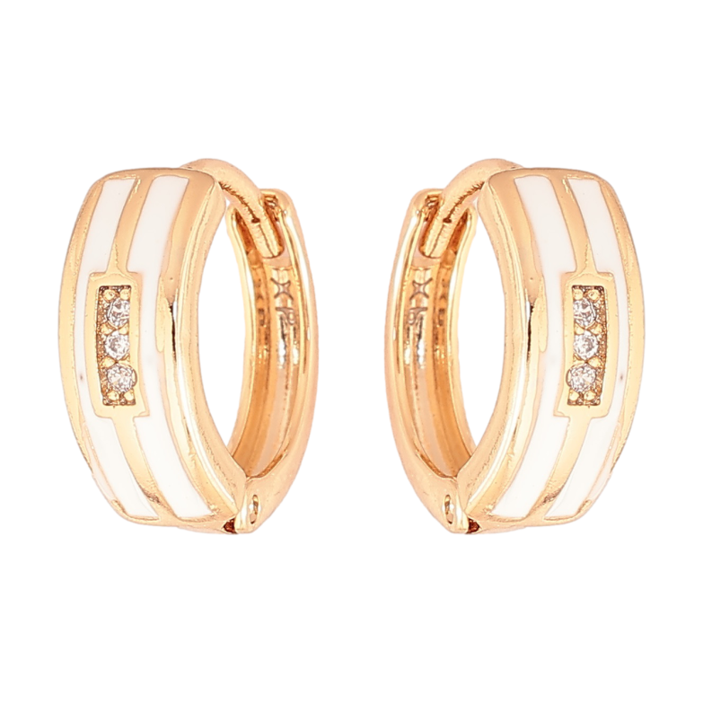 Сережки Xuping Позолота 18K колечка «Візерунок з білою емаллю і кристалами» фото №5 Сережки Xuping Позолота 18K колечка «Візерунок з білою емаллю і кристалами» фото №5