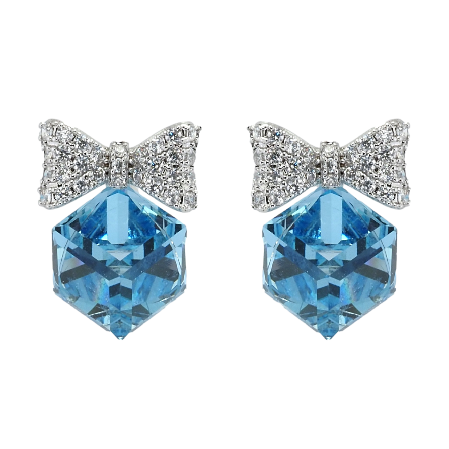 Сережки Xuping колір Родій з кристалами Swarovski пусети Кристальні кубики Aquamarine з бантами фото №1 Сережки Xuping колір Родій з кристалами Swarovski пусети Кристальні кубики Aquamarine з бантами фото №1
